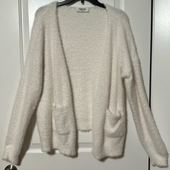 Double Zero Sweaters - White soft Cardigan Sweater. Size M